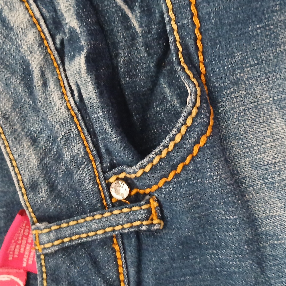 Zana Di Women's Jweled Denim Shorts - Picture 8 of 13